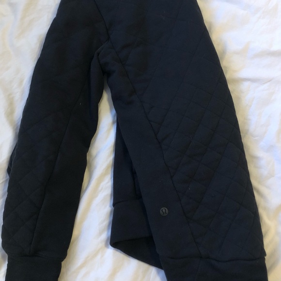 Lulu lemon Pullover - Picture 2 of 4